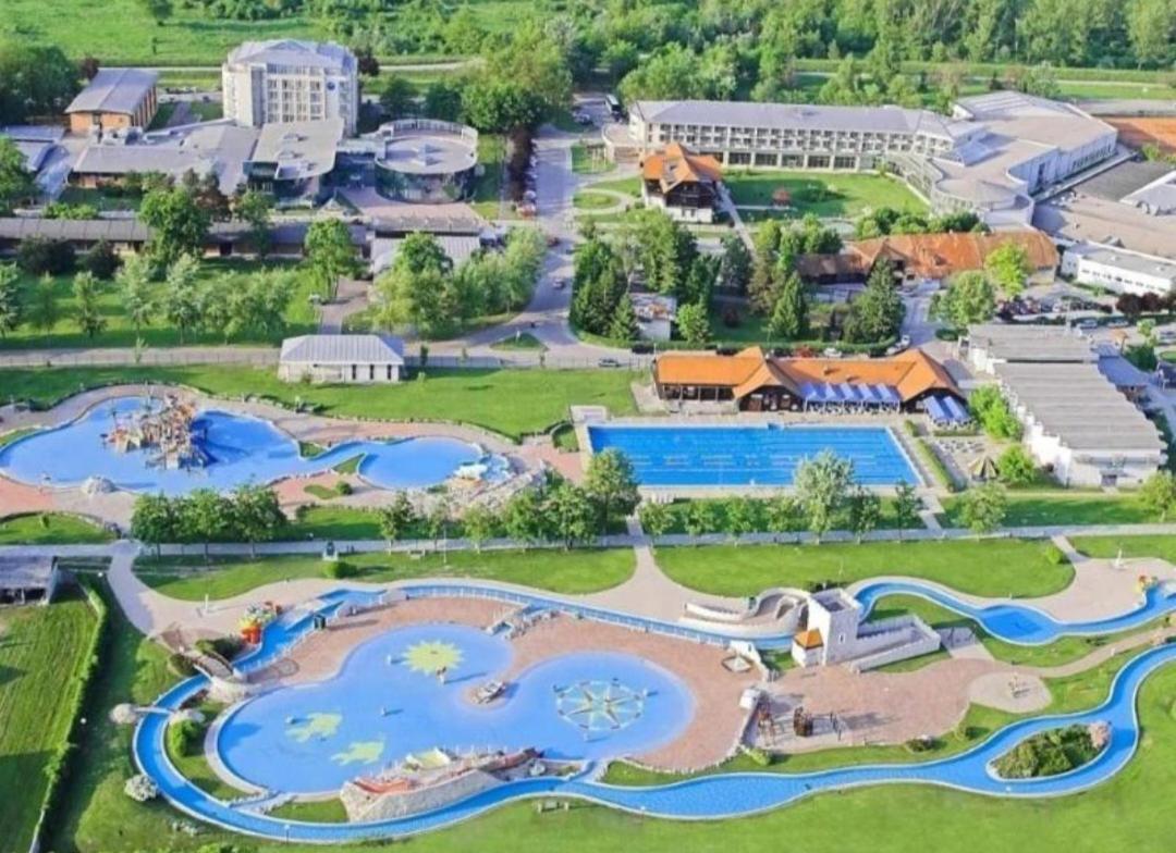 Green Sky House Mostec Екстериор снимка